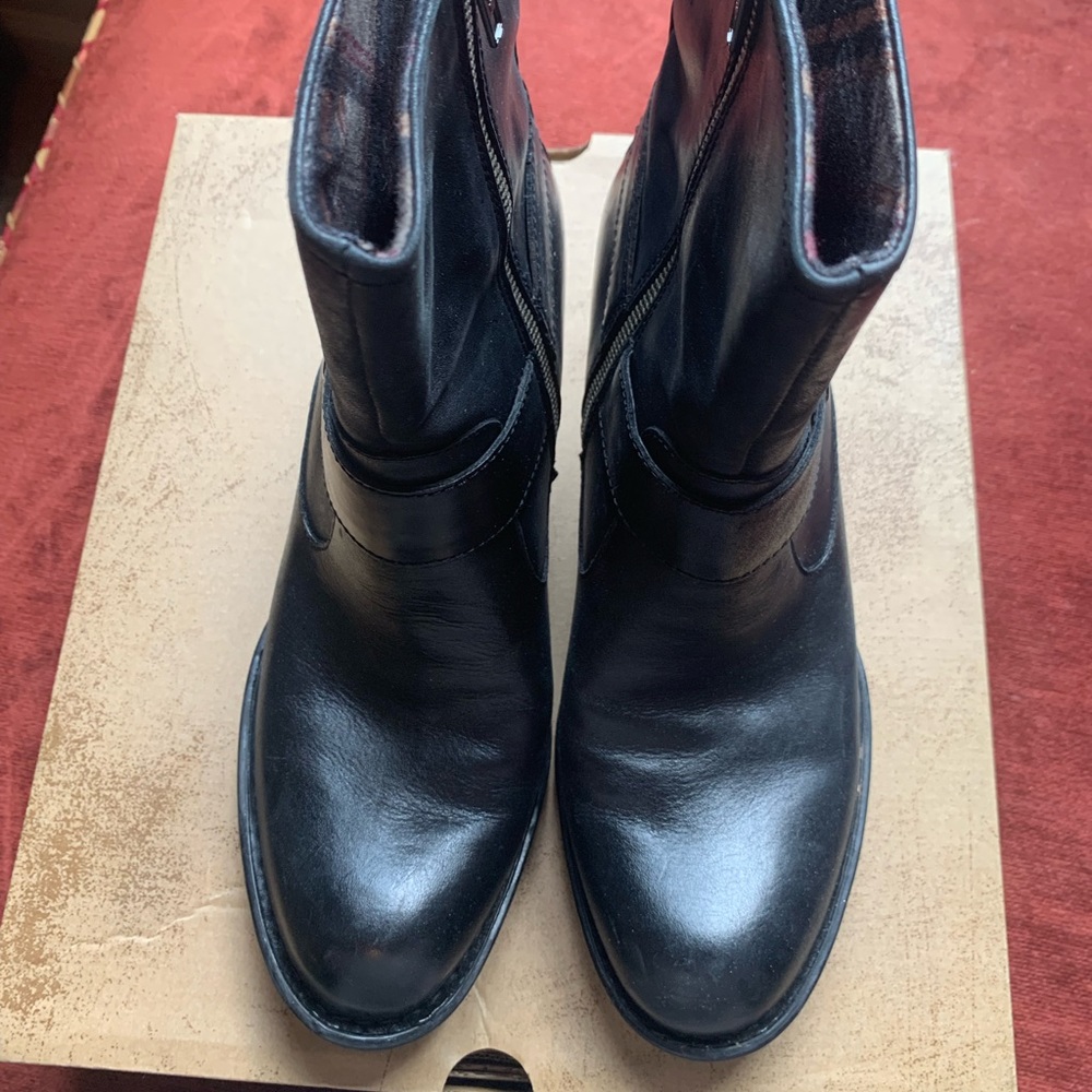 Born Nevica size 10 M